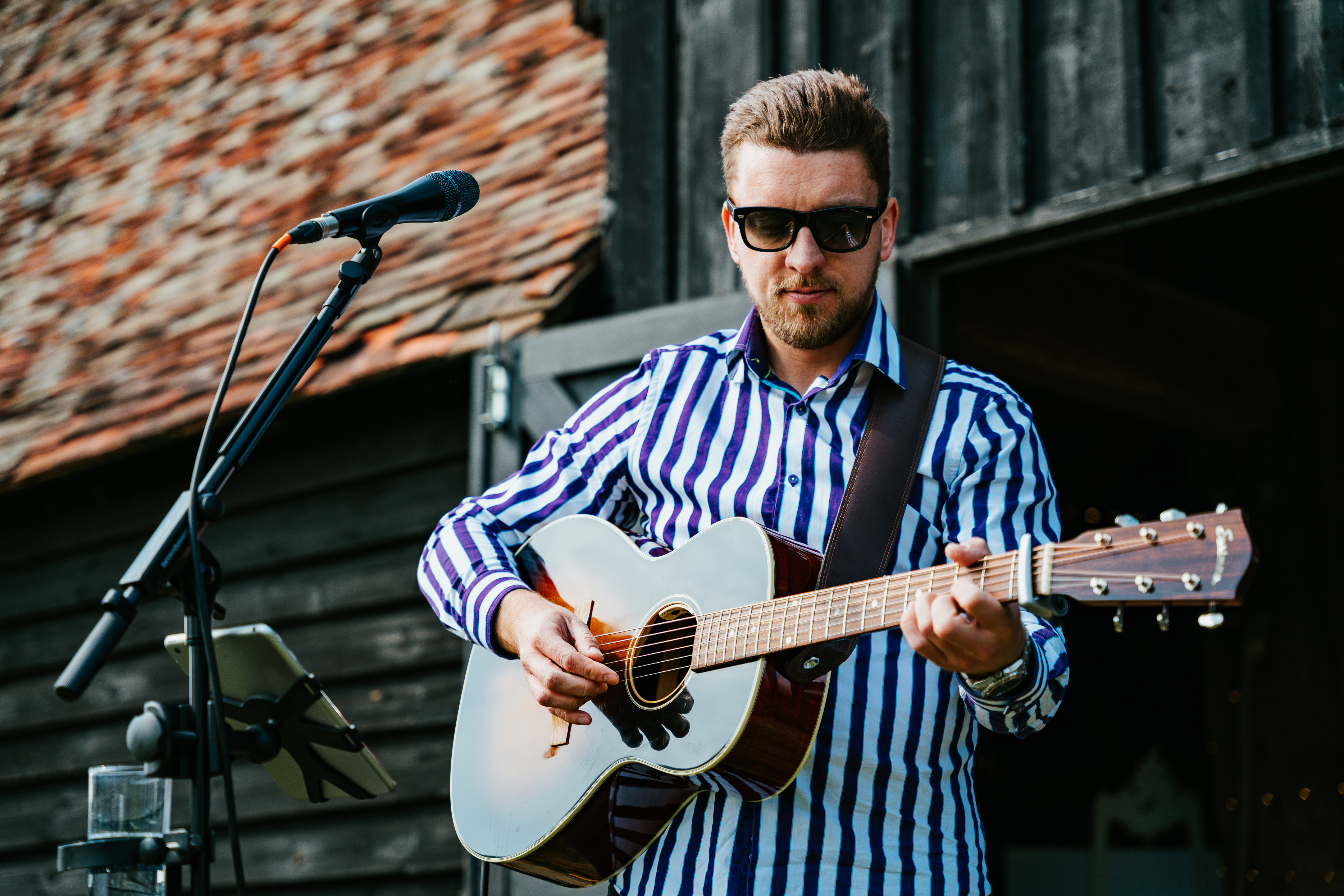 Tom Bailey | Essex Acoustic Singer Guitarist For Hire 1