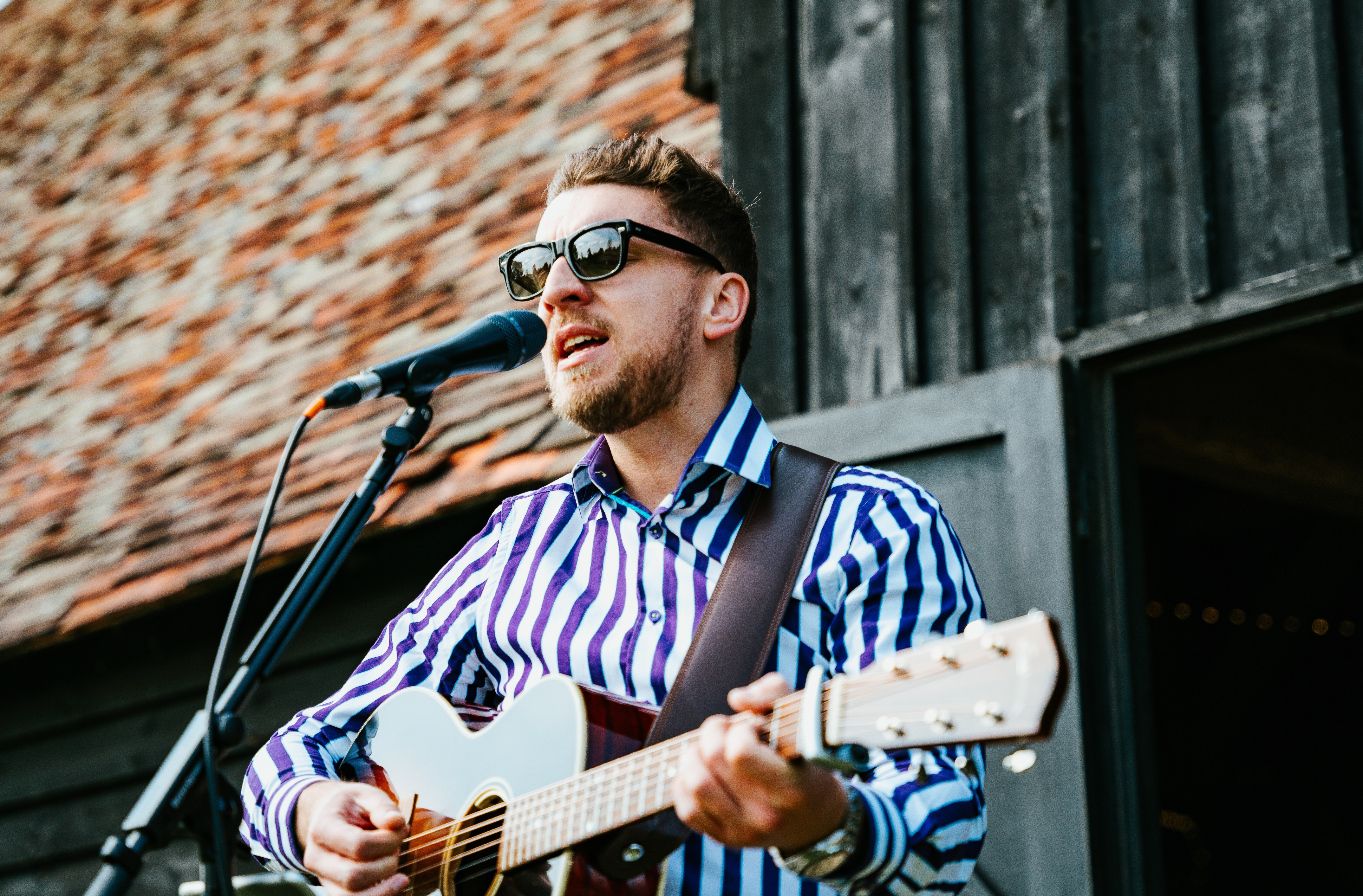 Tom Bailey | Essex Acoustic Singer Guitarist For Hire