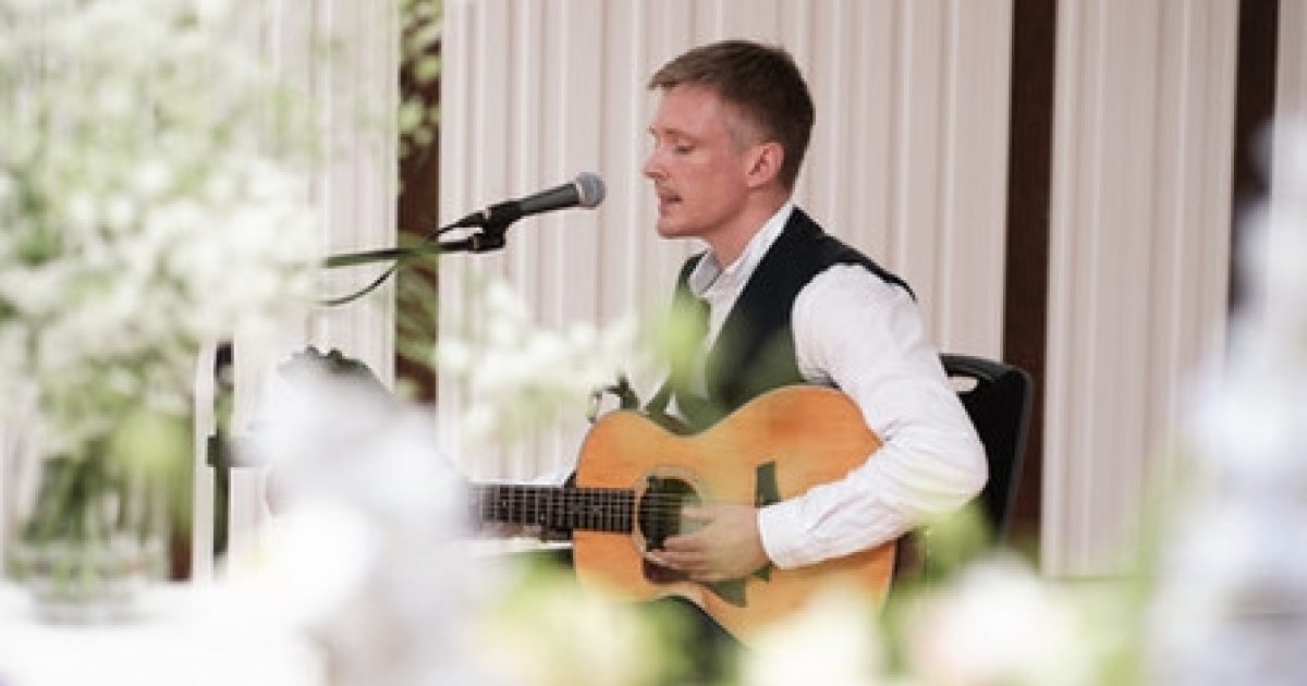 Paul Williams | Function Central | Acoustic Singer Guitarist