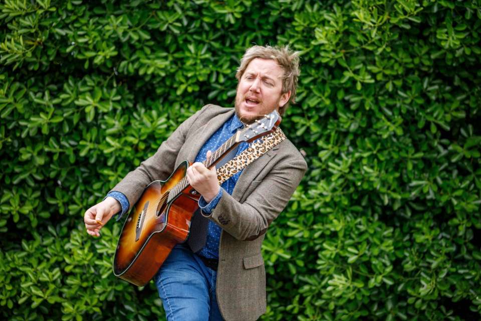Bert Taylor | Brighton Singer Guitarist For Hire main