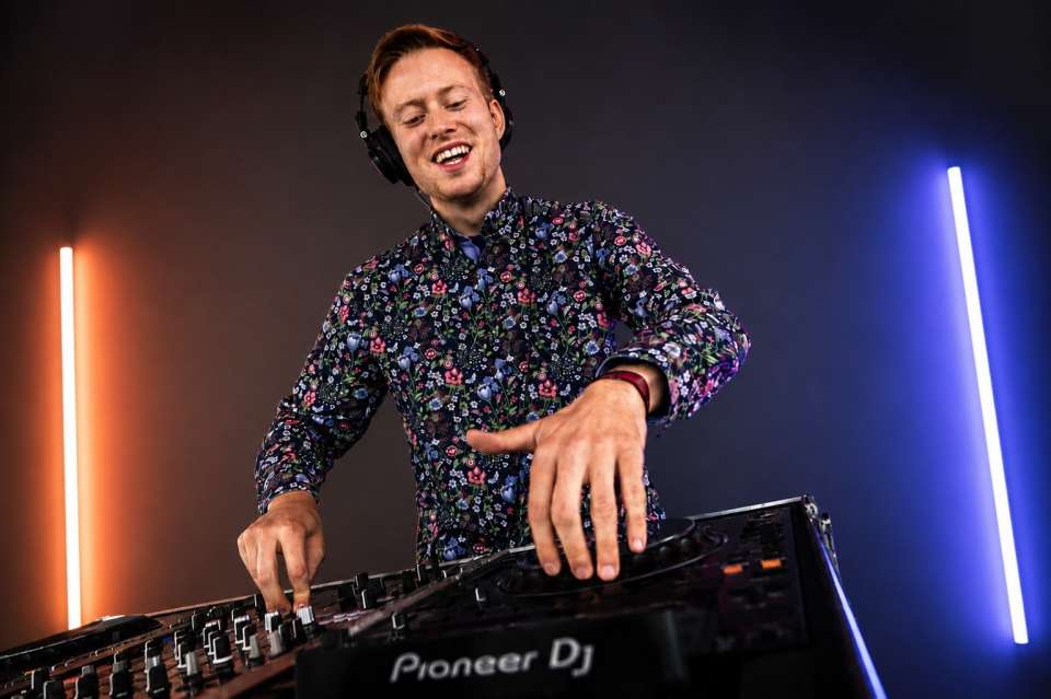DJ Snow | London DJ For Hire Main