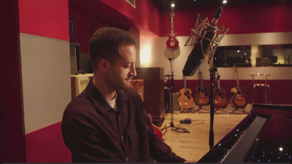Felix | London Pianist Singer For Hire 1