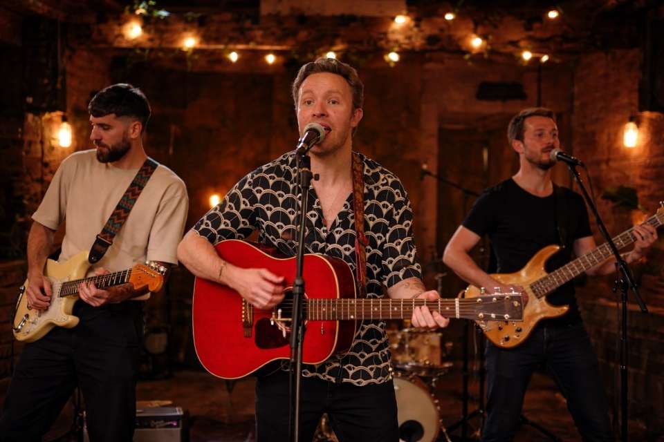 The Frontrunners | Manchester Party Wedding Band For Hire new