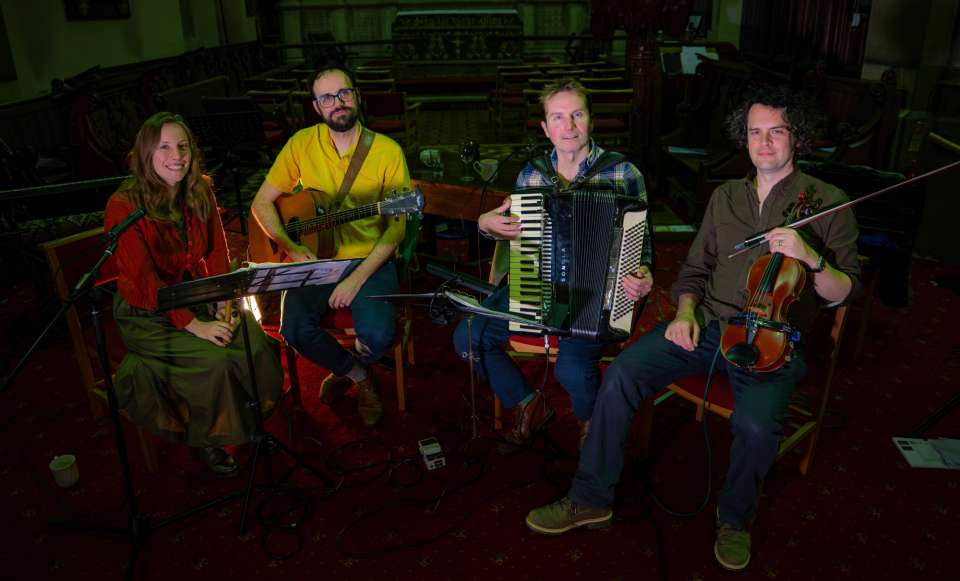 The Long Puddle Band | Bath Ceilidh Band For Hire 1