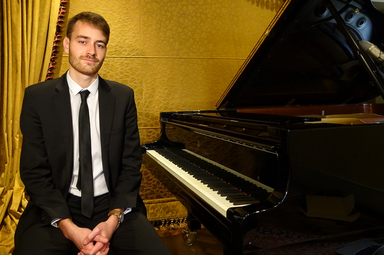 Archie Christopher | London Pianist For Hire