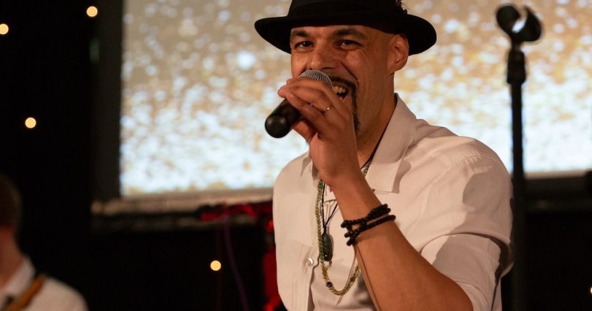 Nottinghamshire Wedding Bands Book Wedding Music in Nottingham